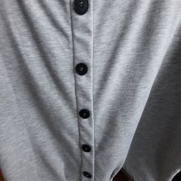 Short sleeve cropped sweatshirt, button detail on back,  cinched in waist - Picture 5 of 6